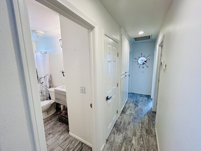 Building Photo - Charming 3 Bedroom House with Pool in Friendly Hills, Joshua Tree