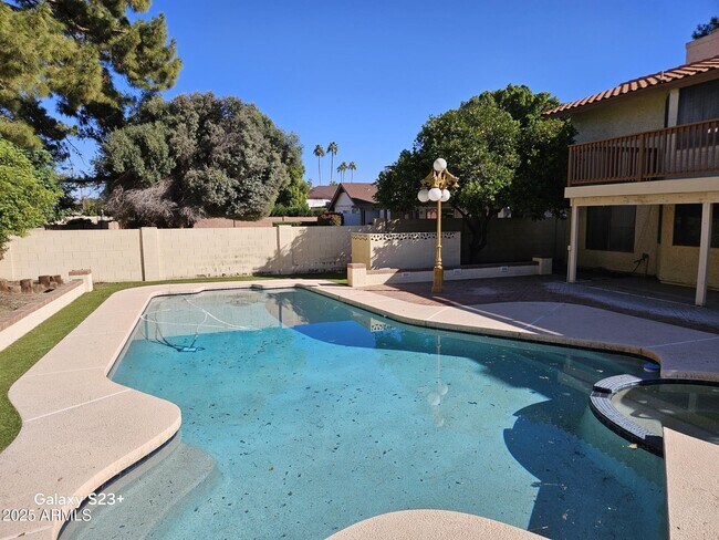 Building Photo - 2344 W Lobo Ave