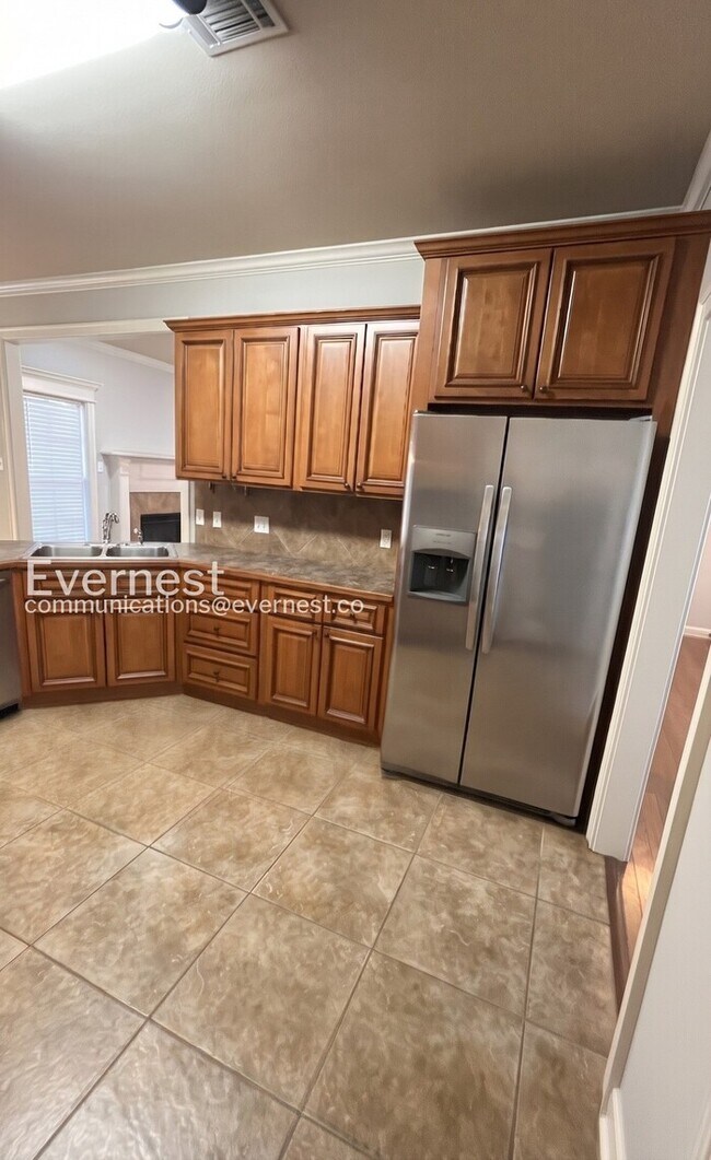 Building Photo - 2835 Plateau Dr