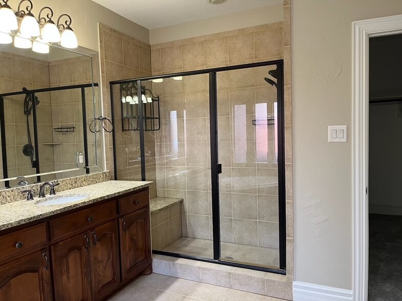 Building Photo - 1305 Miami Dr