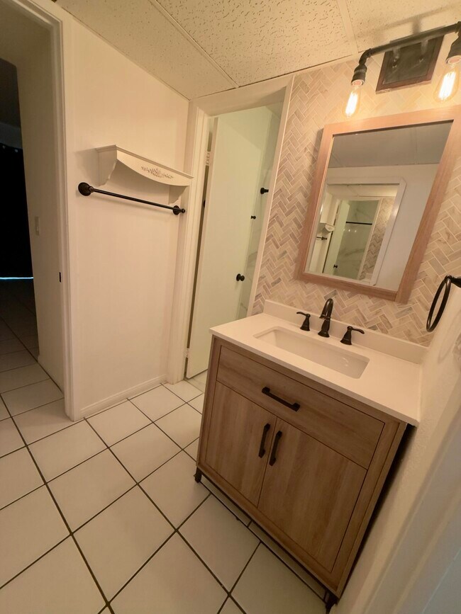 Building Photo - 9641 Spyglass Ave