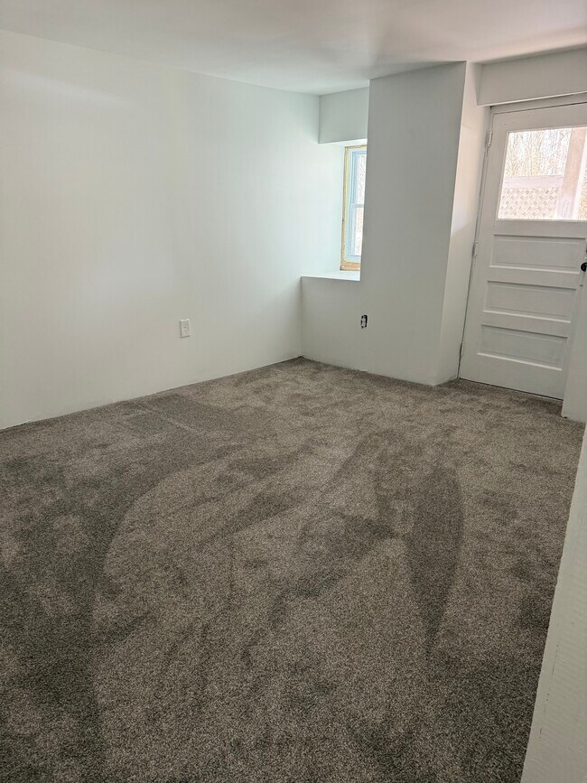 Building Photo - 157 S Laurel St