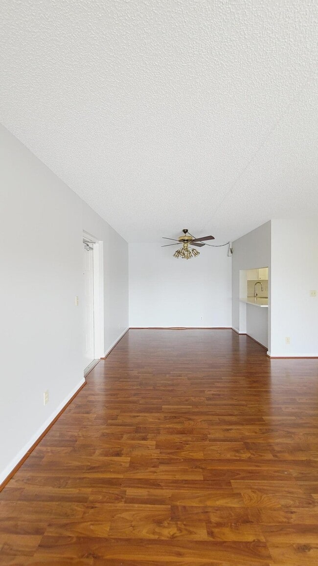 Building Photo - 1109 Green Pine Blvd