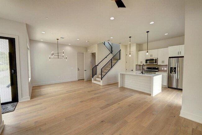 Building Photo - 4424 Hank Ave