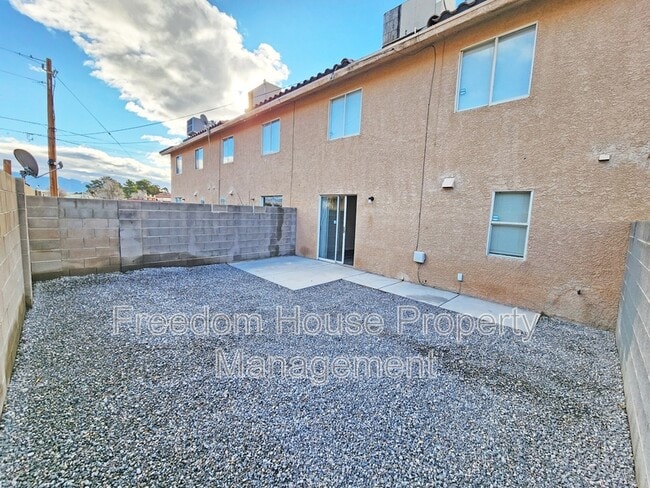 Building Photo - 670 Bourbon St