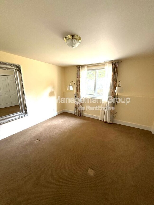 Building Photo - 24 Reeders Village Dr
