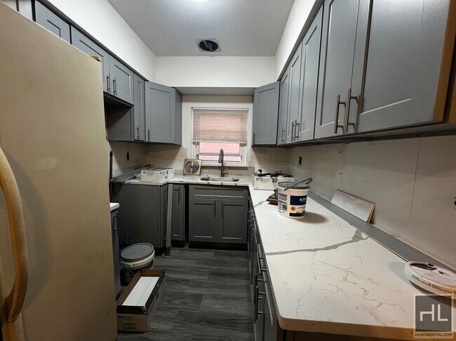 Building Photo - AMUNDSON AVENUE