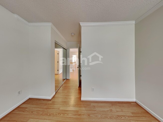 Building Photo - 1717 Beacon Valley Dr