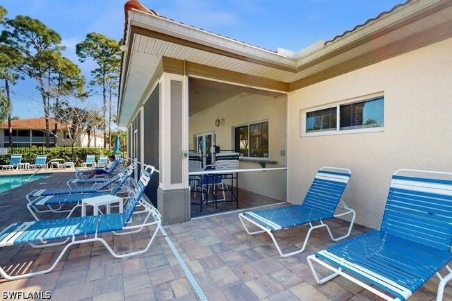 Building Photo - 350 Robin Hood Cir