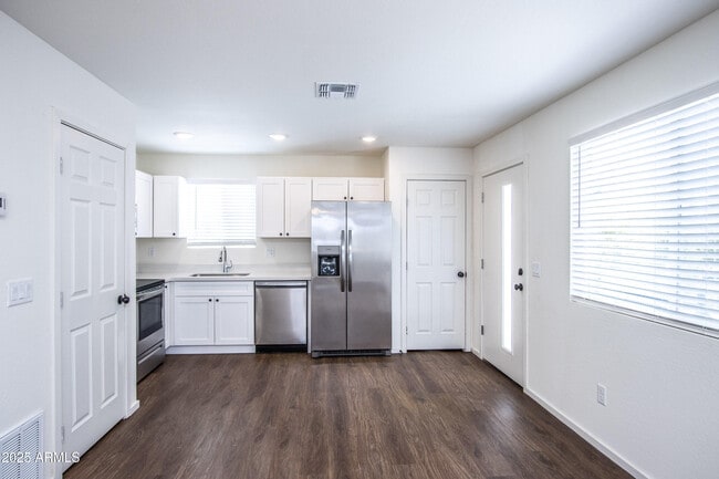 Building Photo - 2525 W State Ave