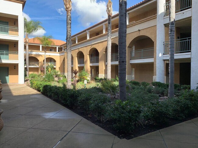 Building Photo - Mission Valley condo (River Colony) with balcony!  Central heat/ air. Gated garage parking. Pool/...
