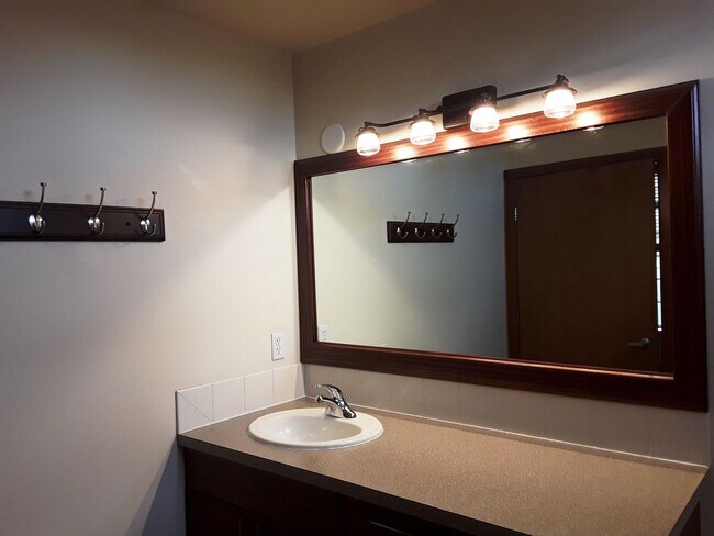 Building Photo - Beautiful Corner Condo In Central Location