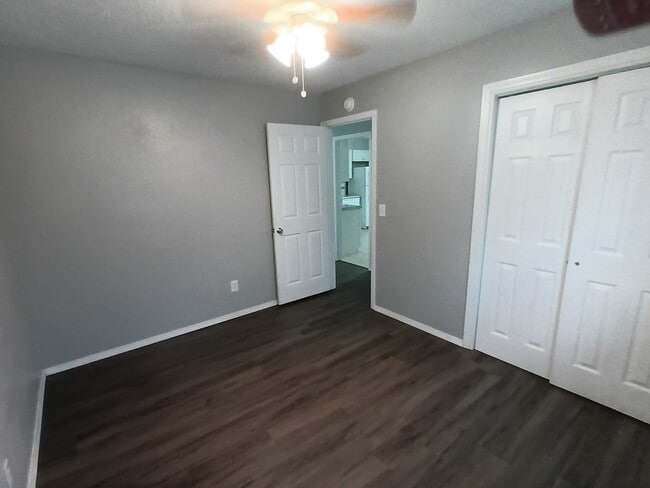 Building Photo - Better Than New! W/appliances!