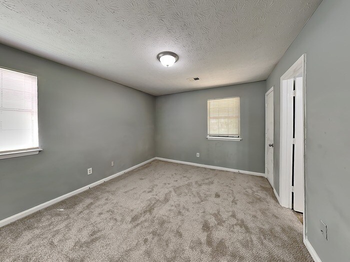 Building Photo - 2093 Drake Ct