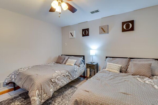 Building Photo - 1530 Wooded Acres Dr