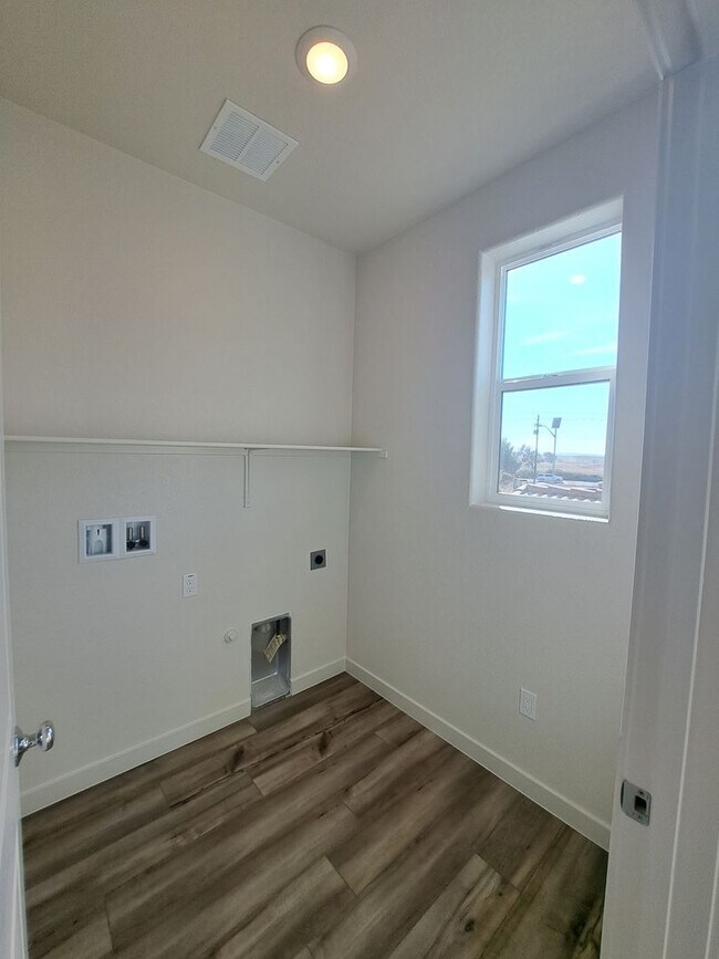 Building Photo - Beautiful, Almost New Home in Monte Verde ...