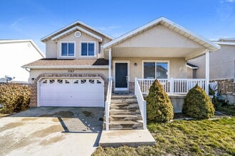 Building Photo - 7747 S Briar Dr