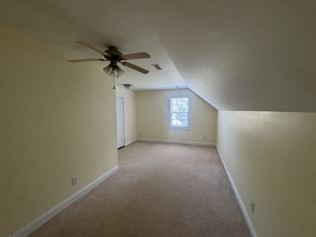 Building Photo - 210 Chadwick Shores Dr