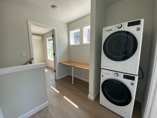 Building Photo - Adorable 2 Bedroom ADU in SE Portland!