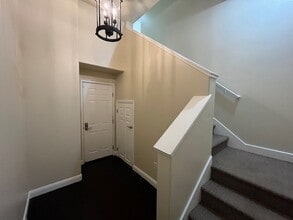 Building Photo - Spacious 2bed 2.5bath 3 story Condo with 1 car garage available in Westlake Parkway!