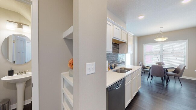 Building Photo - Fabulously Beautiful Townhome in NW Ankeny