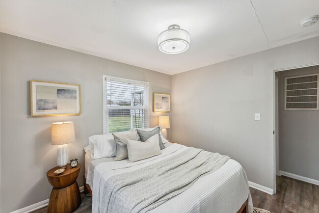 Building Photo - 4554 Moraine Ave