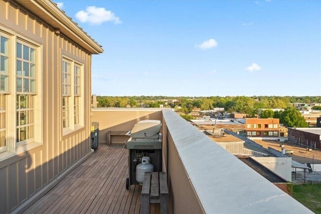 Building Photo - 65 E Pontotoc Ave