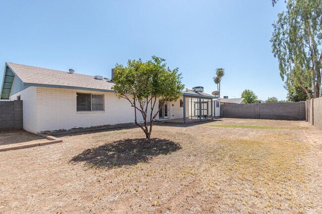 Building Photo - 1432 S Oracle