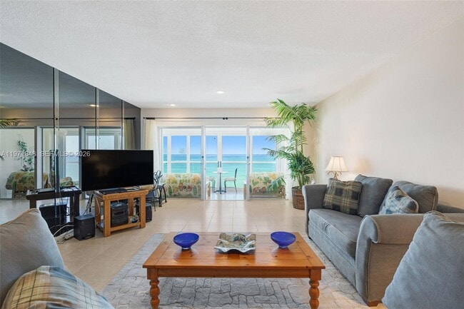 Building Photo - 2001 S Surf Rd