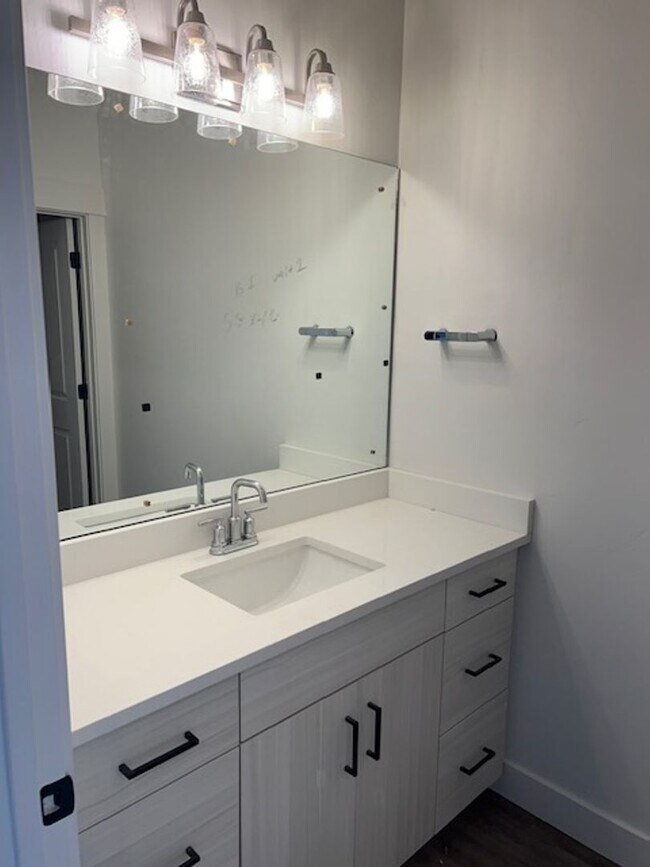 Building Photo - Beautiful 2023 New construction with pickl...
