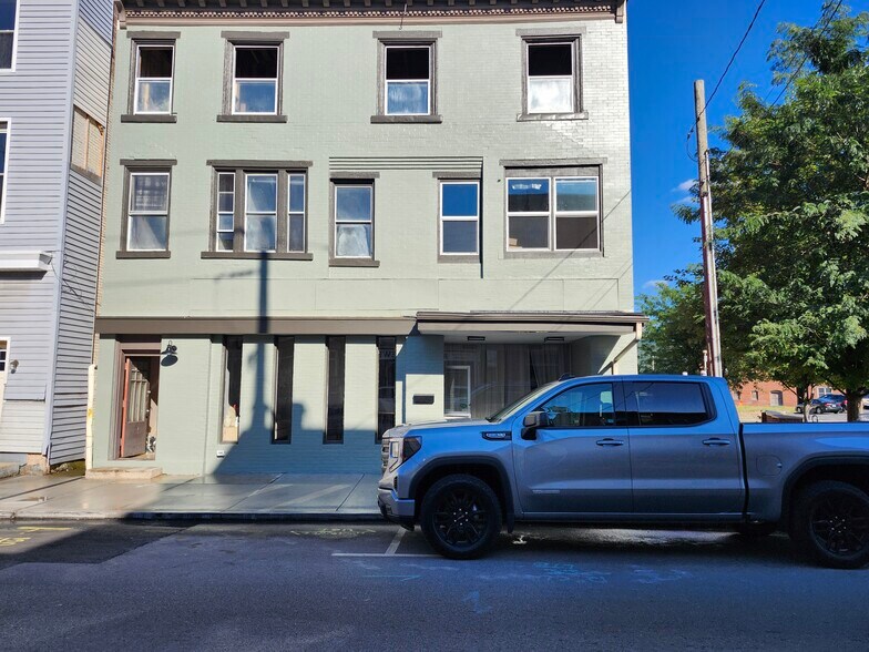 Building Photo - 10 Valley St