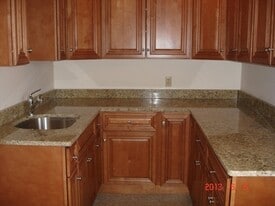 Building Photo - 13 Capron St