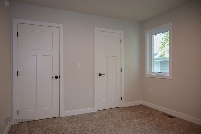 Building Photo - *RENT SPECIAL* Spacious 4 Bed, 2 Bath Sing...