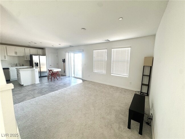 Building Photo - 356 Rosefinch St