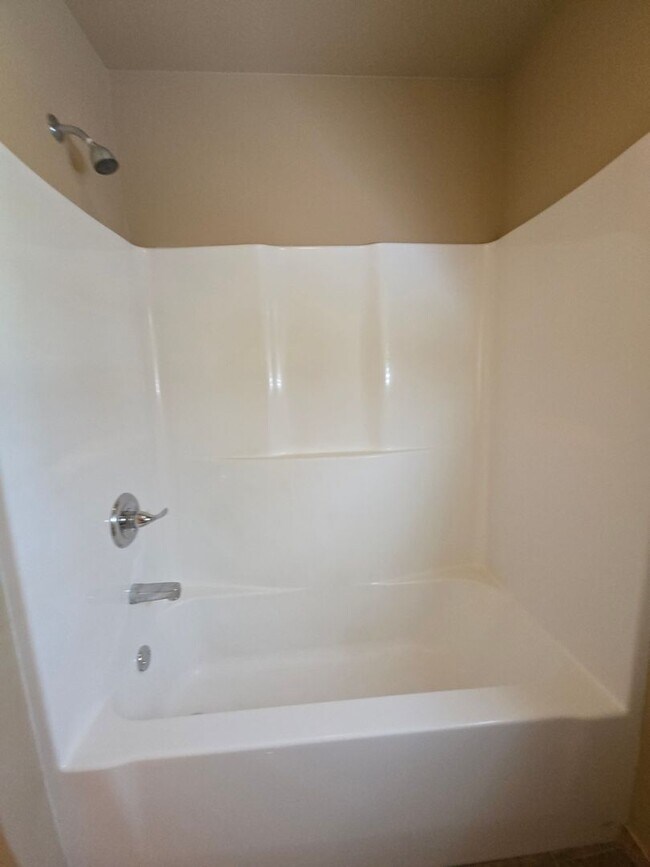 Building Photo - 619 Resimont Dr