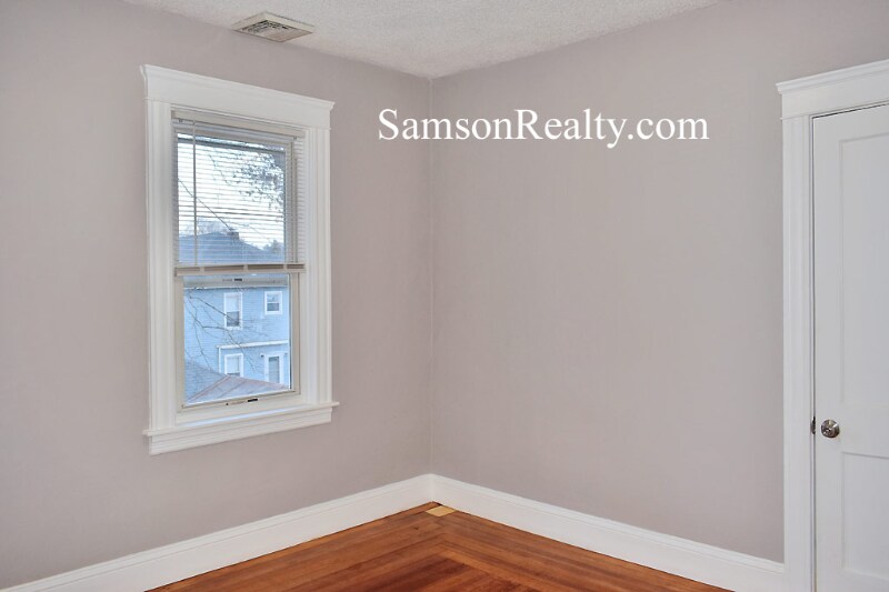 Building Photo - 136 Hillside Ave