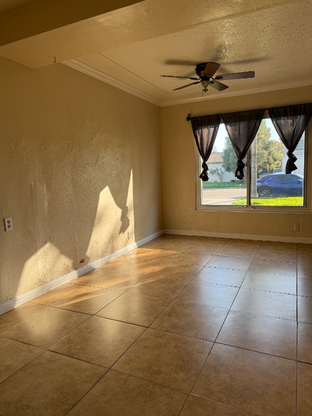 Building Photo - 4869 E Simpson Ave