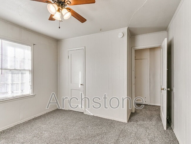 Building Photo - 527 E Boeing Dr