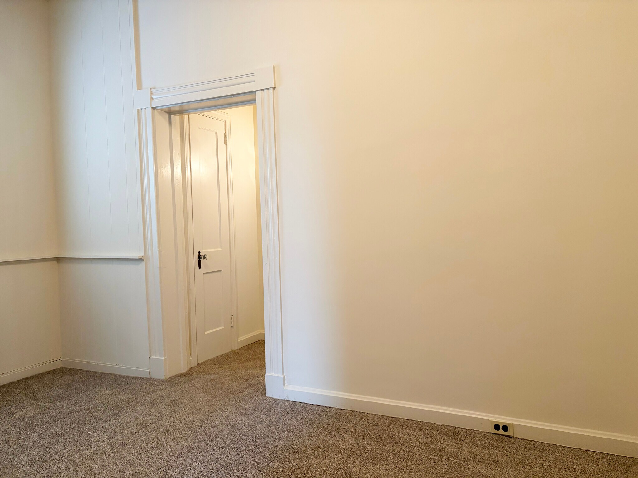 Building Photo - 19 W Main St