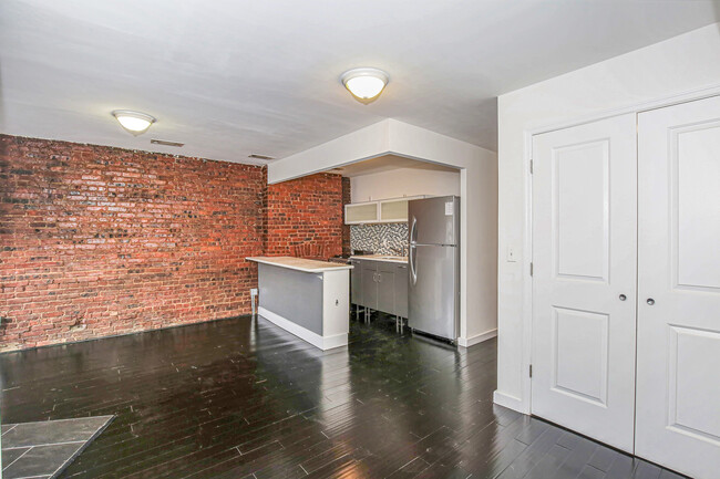 Building Photo - 1312 Putnam Ave