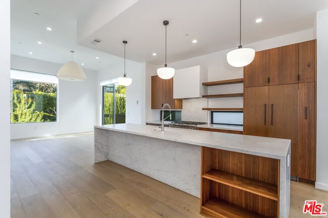 Building Photo - 906 Benton Wy