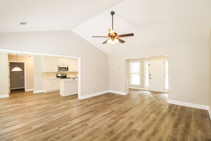 Building Photo - 1680 Deer Creek Ln