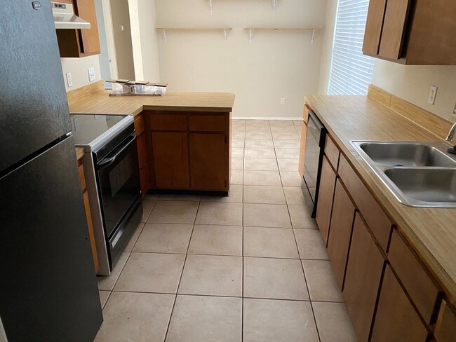 Building Photo - 3 bedroom home in Greenwood!