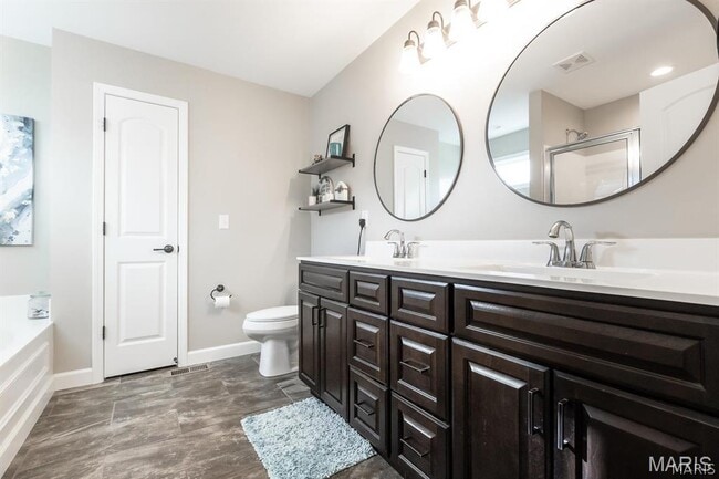 Building Photo - 3505 Chippewa Dr