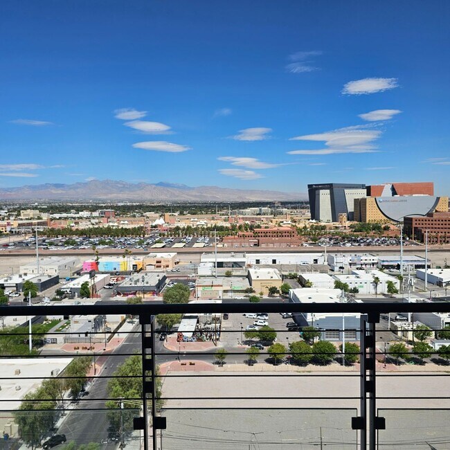 Building Photo - High Rise condo in the heart of the Arts D...