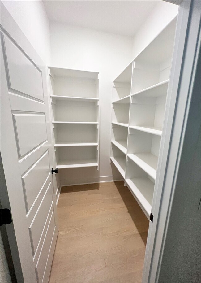 Building Photo - 6304 SW Luna Ln