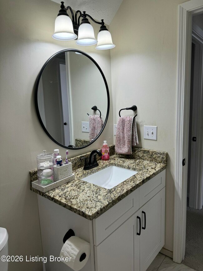 Building Photo - 4110 Hickoryview Dr