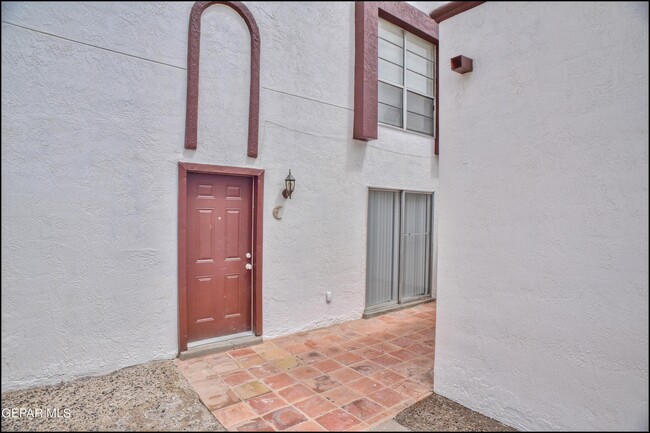 Building Photo - 10415 Ashwood Dr
