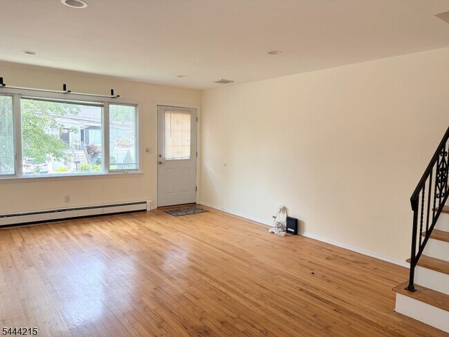 Building Photo - 32 Pawnee Ave