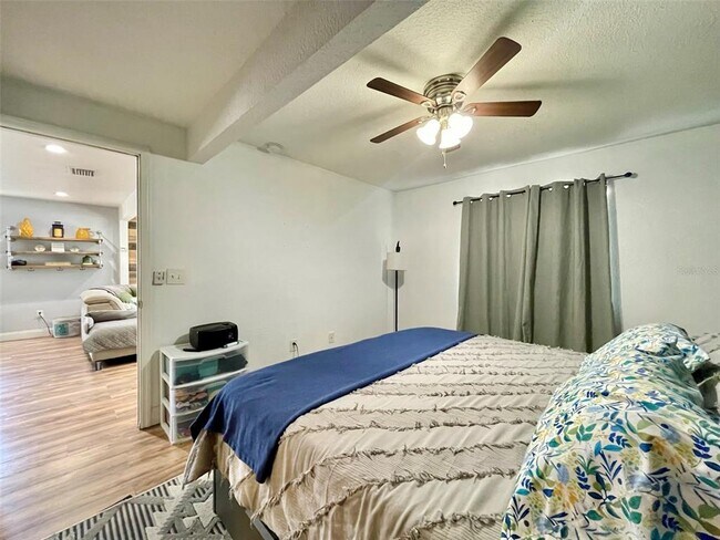 Building Photo - 8310 El Portal Dr